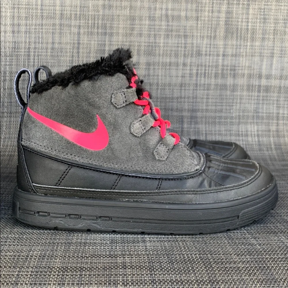 Nike Woodside Chukka 2 Boots Waterproof Plush Lined Shoes Junior Girls size 3